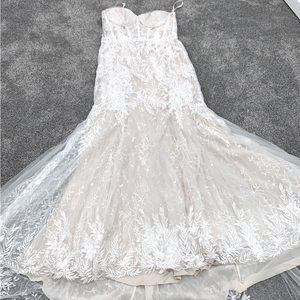 size 8/10 beautiful off white wedding dress